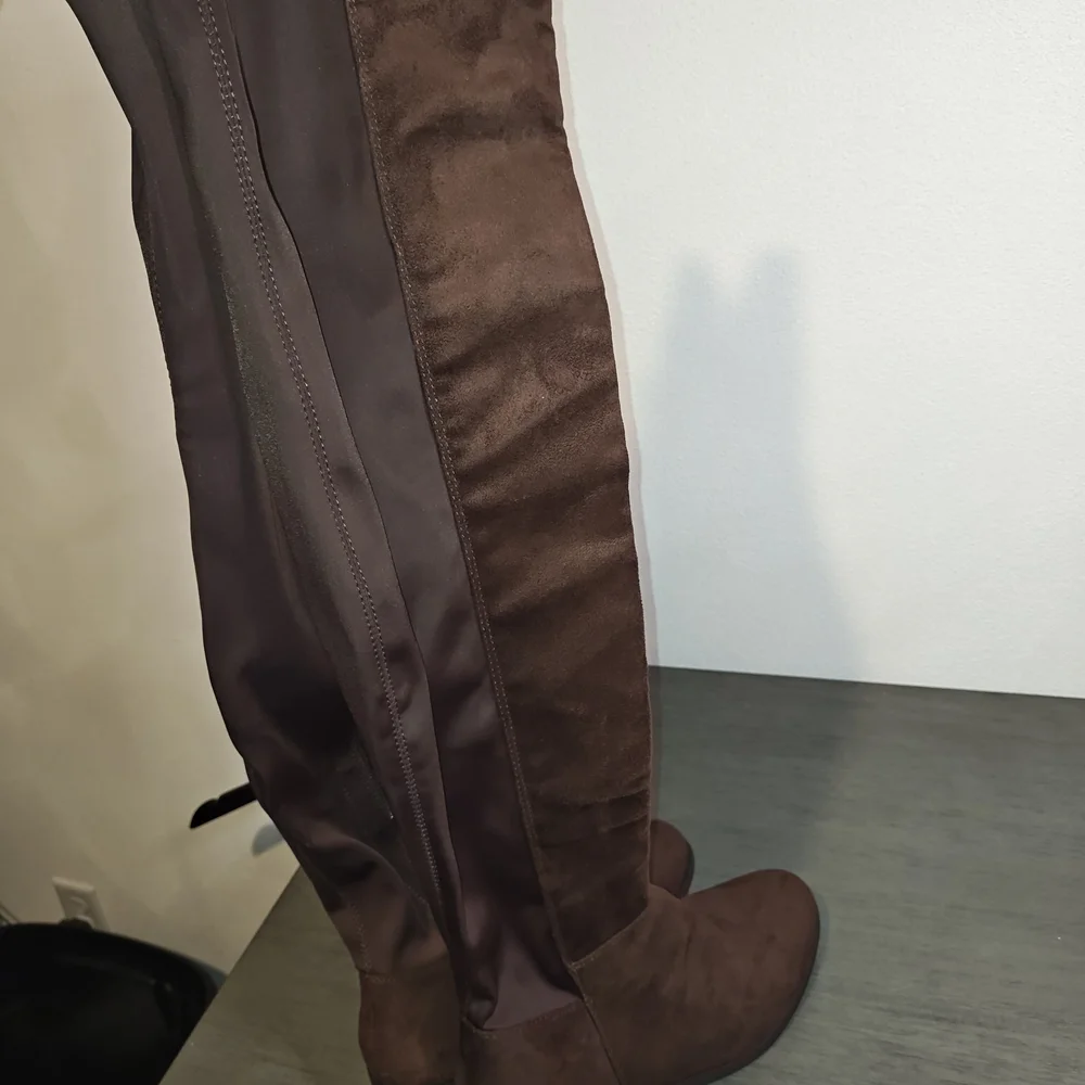 Top Moda Knee High 1- 1/2 Inch Heal Woman Faux Suede Brown Boots ,Size 10